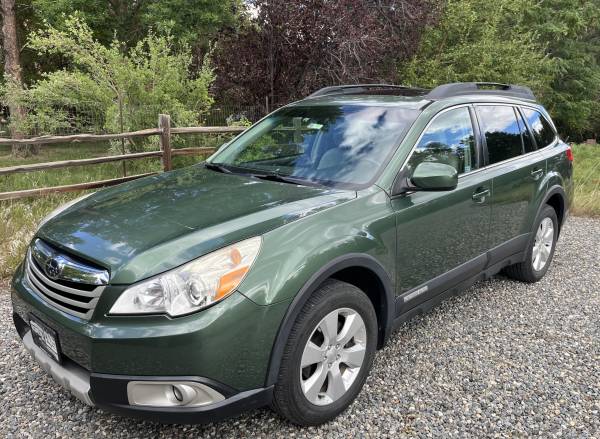 2011 Subaru Outback 2.5i Limited 4dr All-wheel Drive CVT — photo 1