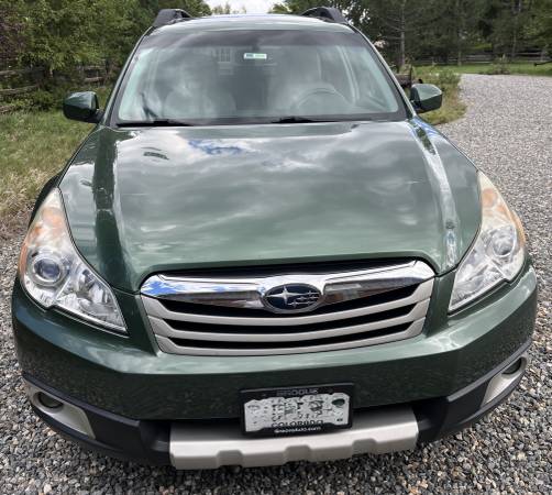 2011 Subaru Outback 2.5i Limited 4dr All-wheel Drive CVT — photo 4