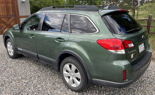 2011 Subaru Outback 2.5i Limited 4dr All-wheel Drive CVT — photo 5