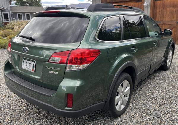 2011 Subaru Outback 2.5i Limited 4dr All-wheel Drive CVT — photo 6