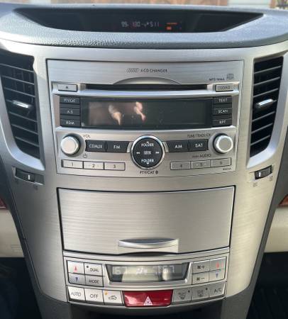 2011 Subaru Outback 2.5i Limited 4dr All-wheel Drive CVT — photo 8