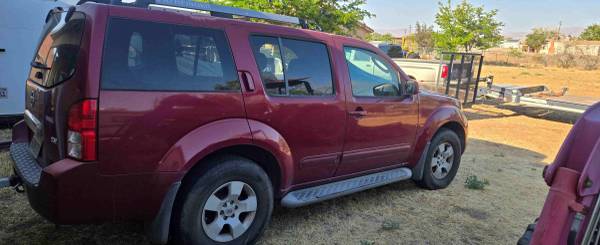 2005 Nissan Pathfinder SE — photo 4