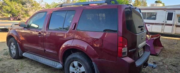 2005 Nissan Pathfinder SE — photo 3