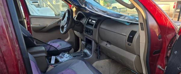 2005 Nissan Pathfinder SE — photo 11