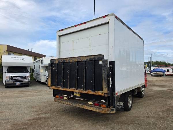 2004 Isuzu Box Truck — photo 3