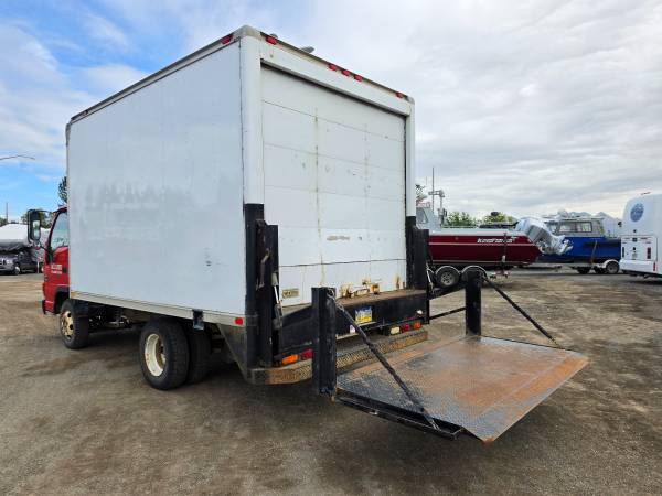 2004 Isuzu Box Truck — photo 4