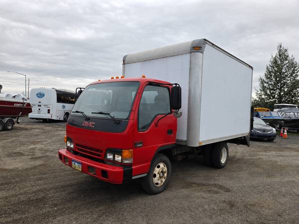 2004 Isuzu Box Truck — photo 2