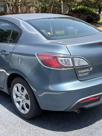 2011 Mazda Mazda3 i Sport 4dr Sedan Automatic — photo 3