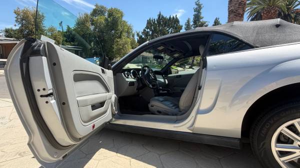 2006 Ford Mustang GT Premium — photo 2