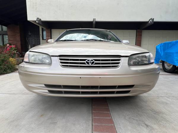 1999 Toyota Camry LE 4dr Sedan Automatic — photo 5