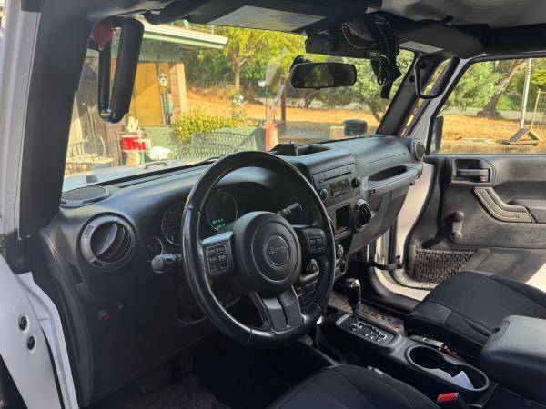 2017 Jeep Wrangler Sport 2dr 4x4 Manual — photo 2
