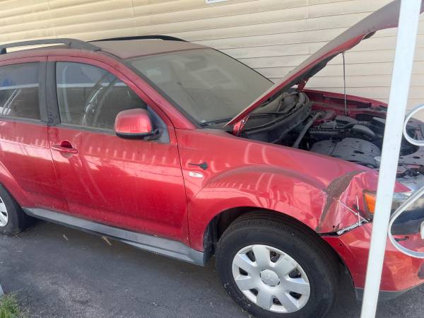 2011 Mitsubishi Outlander SE 4dr 4x4 CVT — photo 1