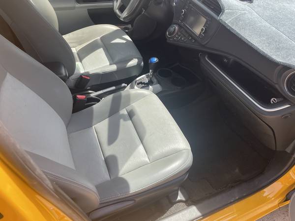 2014 Toyota Prius C Two 5dr Hatchback CVT — photo 7
