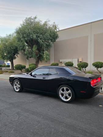2010 Dodge Challenger SE 2dr Coupe Automatic — photo 3