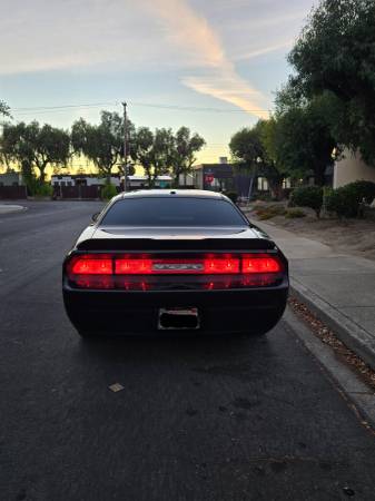 2010 Dodge Challenger SE 2dr Coupe Automatic — photo 4