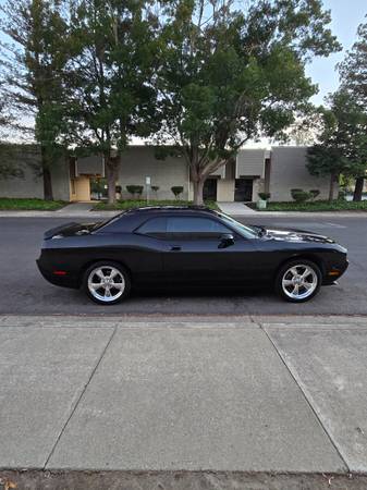 2010 Dodge Challenger SE 2dr Coupe Automatic — photo 6
