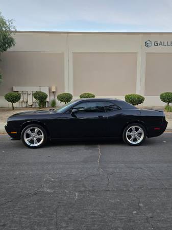 2010 Dodge Challenger SE 2dr Coupe Automatic — photo 2