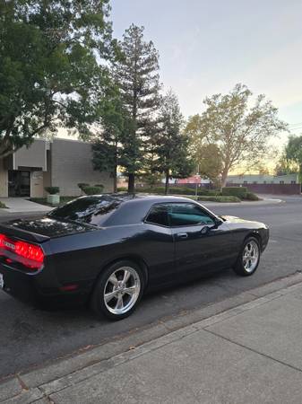2010 Dodge Challenger SE 2dr Coupe Automatic — photo 5
