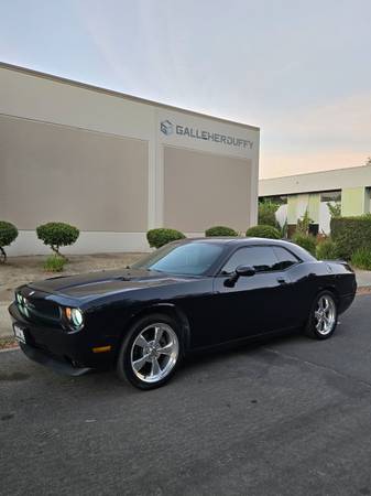 2010 Dodge Challenger SE 2dr Coupe Automatic — photo 1