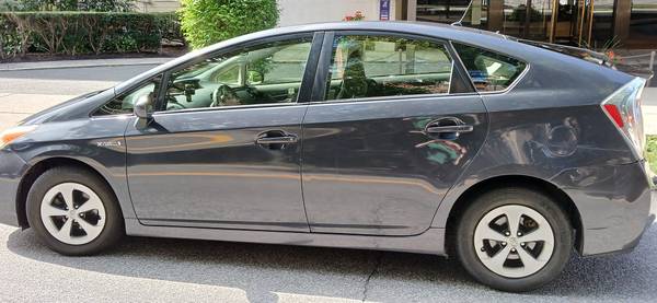 2013 Toyota Prius Two — photo 2