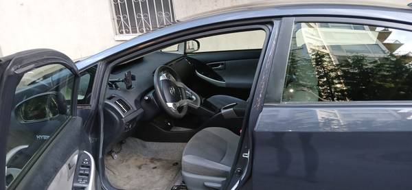 2013 Toyota Prius Two — photo 6