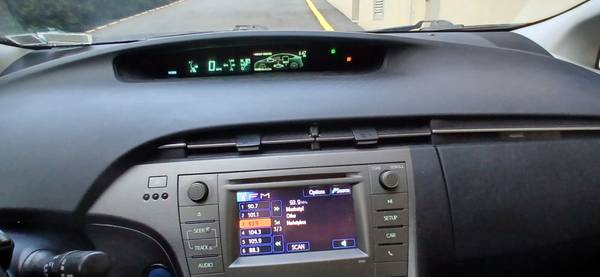 2013 Toyota Prius Two — photo 10
