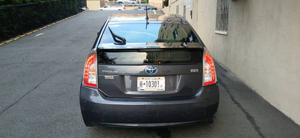 2013 Toyota Prius Two — photo 4