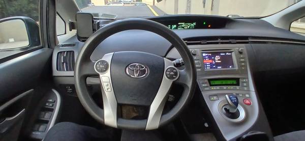 2013 Toyota Prius Two — photo 7