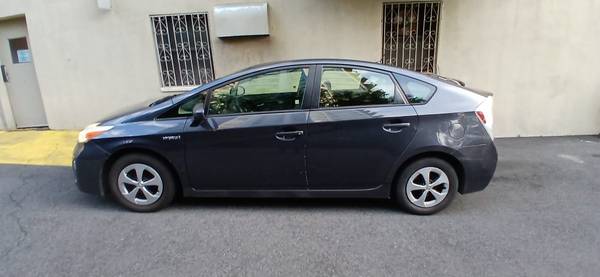 2013 Toyota Prius Two — photo 11