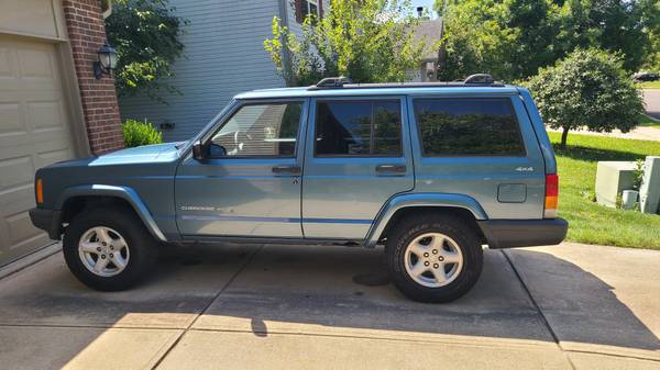 1999 Jeep Cherokee SE 4dr 4x2 Manual — photo 1