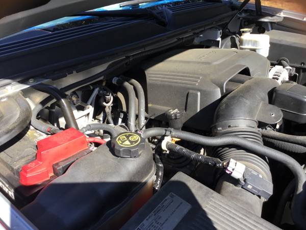 2014 Chevrolet Suburban 1500 LT 4x2 Automatic — photo 12
