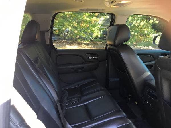 2014 Chevrolet Suburban 1500 LT 4x2 Automatic — photo 6