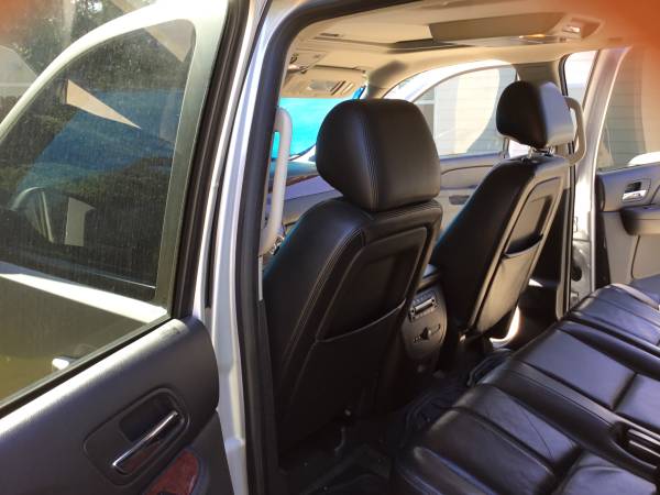 2014 Chevrolet Suburban 1500 LT 4x2 Automatic — photo 8