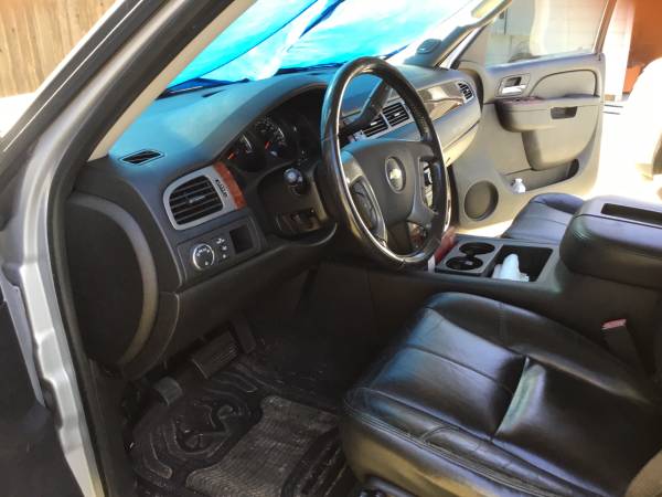 2014 Chevrolet Suburban 1500 LT 4x2 Automatic — photo 10