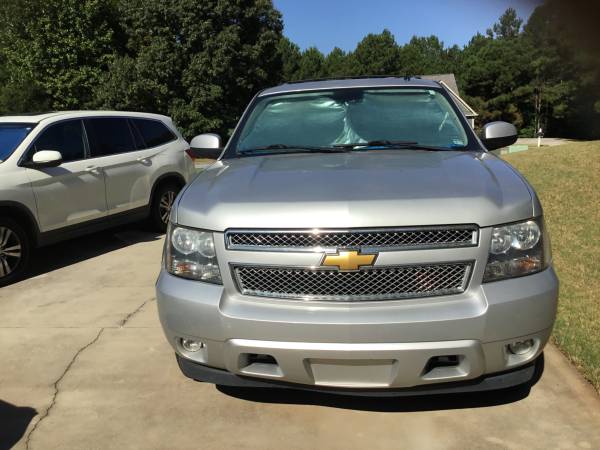 2014 Chevrolet Suburban 1500 LT 4x2 Automatic — photo 3