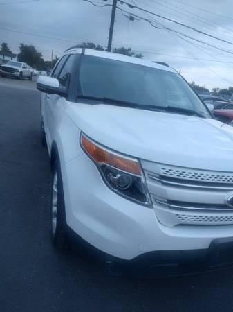2013 Ford Explorer XLT 4dr 4x4 Automatic — photo 2