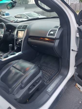 2013 Ford Explorer XLT 4dr 4x4 Automatic — photo 12