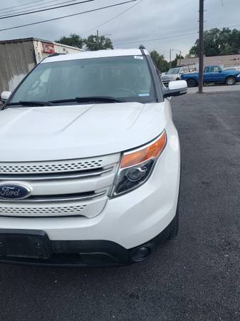 2013 Ford Explorer XLT 4dr 4x4 Automatic — photo 3