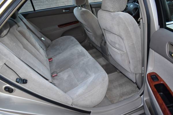 2004 Toyota Camry SE — photo 11