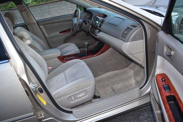 2004 Toyota Camry SE — photo 12