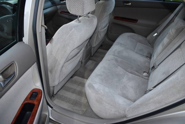 2004 Toyota Camry SE — photo 10