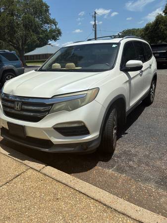 2016 Honda Pilot Touring 4dr All-wheel Drive Automatic — photo 2