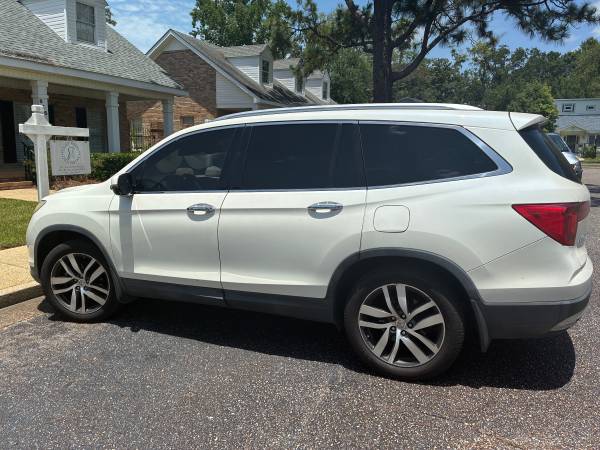2016 Honda Pilot Touring 4dr All-wheel Drive Automatic — photo 1