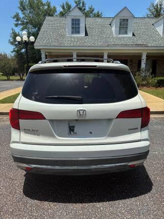 2016 Honda Pilot Touring 4dr All-wheel Drive Automatic — photo 4