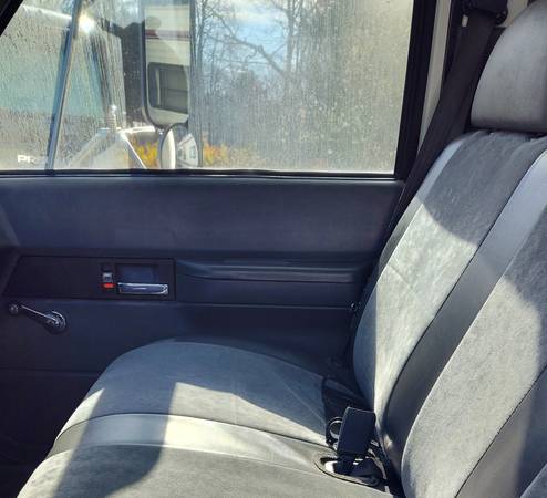2026 GMC C6500 Box — photo 8