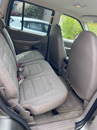 2002 Ford Explorer XLS 4dr 4x2 Manual — photo 9