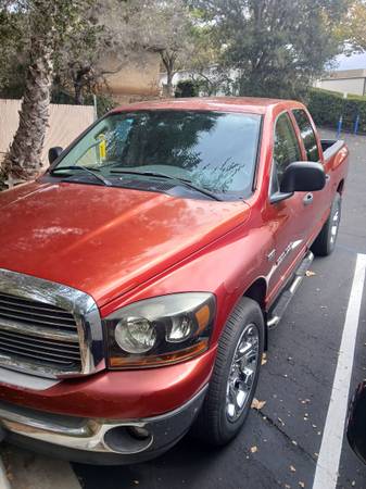 2006 Dodge RAM 1500 SLT 4x4 Quad Cab 160.5 in. WB Automatic — photo 1
