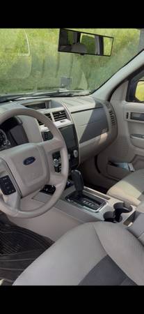 2008 Ford Escape XLT 3.0L 4dr 4x4 Automatic — photo 3
