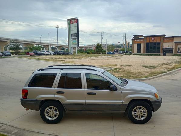 2004 Jeep Grand Cherokee Laredo 4dr 4x2 Automatic — photo 2