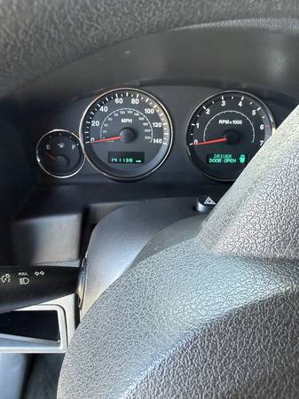 2006 Jeep Commander Base 4dr 4x4 Automatic — photo 9